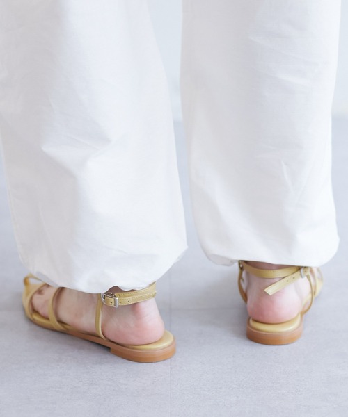 DISCOAT（ディスコート）の「センターストラップフラットシューズ（サンダル・レディース・ブラック/アイボリー/イエロー・MEDIUM/LARGE）」の12枚目の写真