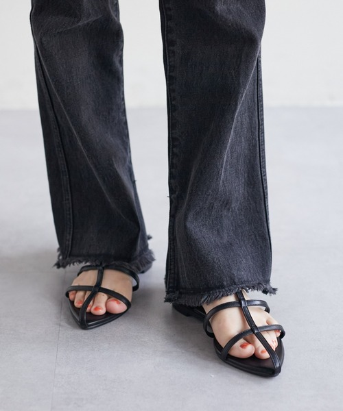 DISCOAT（ディスコート）の「センターストラップフラットシューズ（サンダル・レディース・ブラック/アイボリー/イエロー・MEDIUM/LARGE）」の14枚目の写真