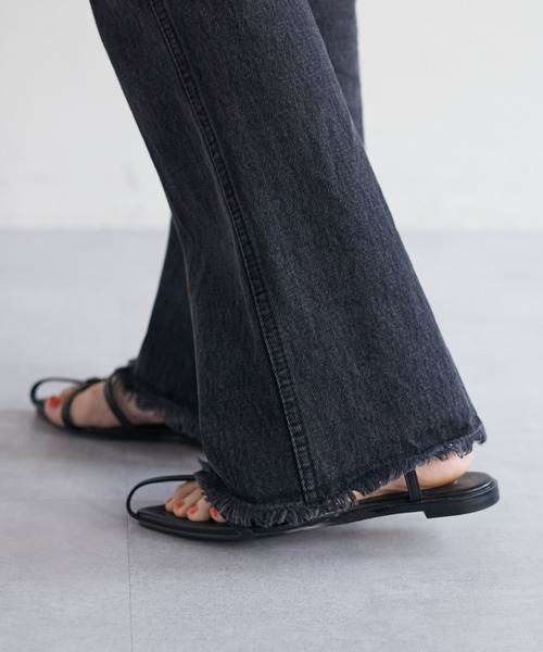 DISCOAT（ディスコート）の「センターストラップフラットシューズ（サンダル・レディース・ブラック/アイボリー/イエロー・MEDIUM/LARGE）」の16枚目の写真