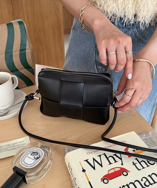 DISCOAT(ディスコート)の「メッシュ編みミニショルダーバッグ(ショルダーバッグ・レディース・ブラック/ブラウン/オレンジ/アイボリー/シルバー/ゴールド/ブラウン系その他/ダークブラウン・FREE)」の18枚目の写真