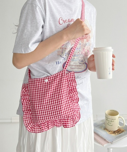 Loueme(ルエム)の「【23S/S】ギンガムチェックフリルミニショルダーバッグ(ショルダーバッグ・レディース・ライトブルー/ブラック/イエロー/ピンク/レッド・FREE)」の5枚目の写真