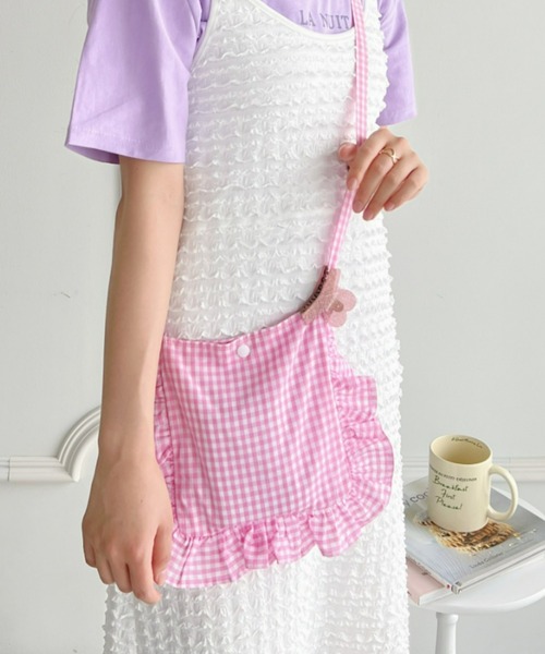 Loueme(ルエム)の「【23S/S】ギンガムチェックフリルミニショルダーバッグ(ショルダーバッグ・レディース・ライトブルー/ブラック/イエロー/ピンク/レッド・FREE)」の4枚目の写真