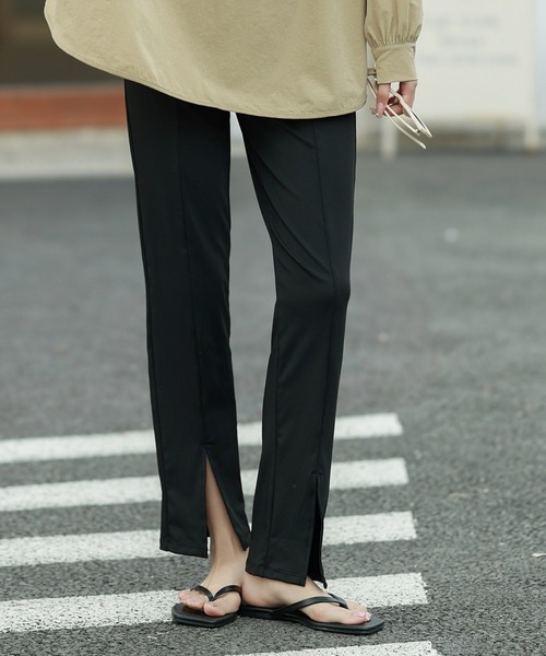 TeddyShop(テディショップ)の「【UVカット率 99%以上】レディース水着 2WAYフリルラッシュガードトップス+スリットボトムス 上下2点セット(ラッシュガード・レディース・ブラック/ベージュ/ブラウン/ネイビー・M/L)」の16枚目の写真