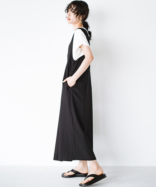 haco!（ハコ）の「時間がない朝もきれいは諦めない！すぽんと着るだけでさっと華やぐプリーツジャンパースカート by que made me（ジャンパースカート・レディース・ブラック/グレイッシュベージュ・SMALL/MEDIUM/LARGE/X-LARGE）」の14枚目の写真