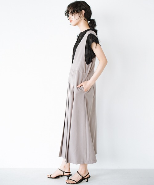 haco!（ハコ）の「時間がない朝もきれいは諦めない！すぽんと着るだけでさっと華やぐプリーツジャンパースカート by que made me（ジャンパースカート・レディース・ブラック/グレイッシュベージュ・SMALL/MEDIUM/LARGE/X-LARGE）」の15枚目の写真