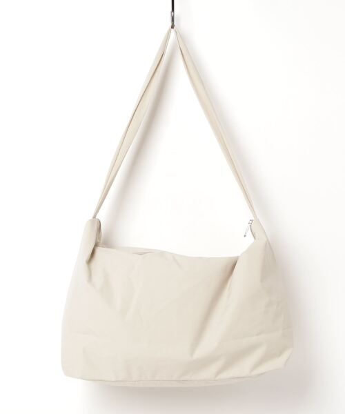 SPRUCE(スプルース)の「EM:SPRUCE 軽量 220g ビッグショルダー 旅行バッグ(ショルダーバッグ・レディース・ホワイト/イエロー/ブラック/ブルー・FREE)」の5枚目の写真