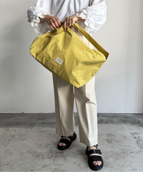 SPRUCE(スプルース)の「EM:SPRUCE 軽量 220g ビッグショルダー 旅行バッグ(ショルダーバッグ・レディース・ホワイト/イエロー/ブラック/ブルー・FREE)」の4枚目の写真