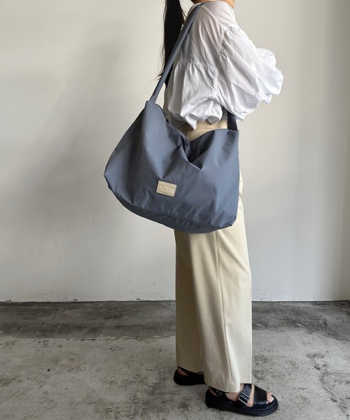 SPRUCE(スプルース)の「EM:SPRUCE 軽量 220g ビッグショルダー 旅行バッグ(ショルダーバッグ・レディース・ホワイト/イエロー/ブラック/ブルー・FREE)」の3枚目の写真