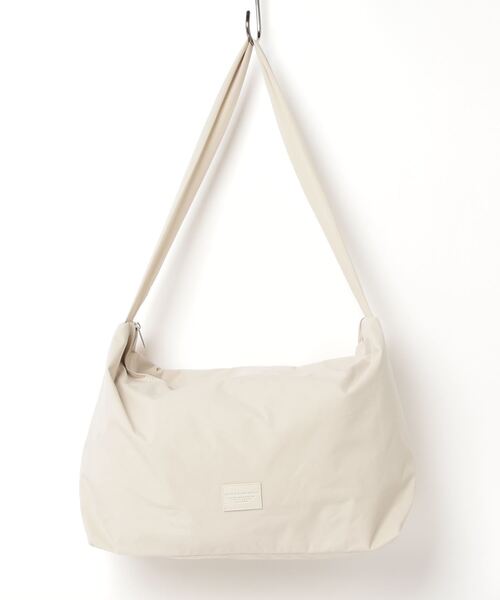 SPRUCE(スプルース)の「EM:SPRUCE 軽量 220g ビッグショルダー 旅行バッグ(ショルダーバッグ・レディース・ホワイト/イエロー/ブラック/ブルー・FREE)」の12枚目の写真