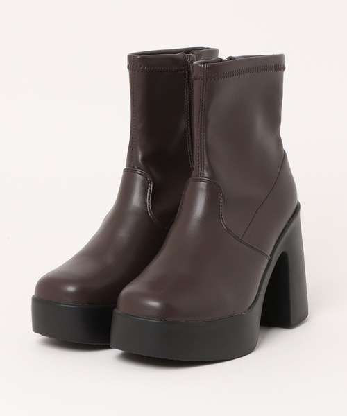 Shoes in Closet(シューズインクローゼット)の「軽量厚底 スクウェアトゥ プラットフォーム ショートブーツ 1847(ブーツ・レディース・ブラック系8/ブラック/アイボリー/ダークブラウン・LL/L/M/S)」の21枚目の写真