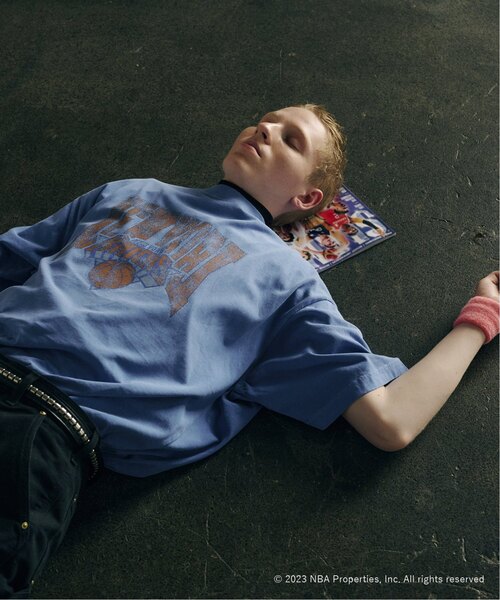 NBA（エヌビーエー）の「追加 Off The Court by NBA / オフ・ザ・コート バイ NBA 別注 プリントTシャツ（Tシャツ/カットソー・メンズ・ホワイト系その他/パープル/ブラック/ブラック系その他/ネイビー/チャコールグレー/オレンジ/ホワイト/アイボリー・MEDIUM/SMALL/LARGE/X-LARGE）」の12枚目の写真