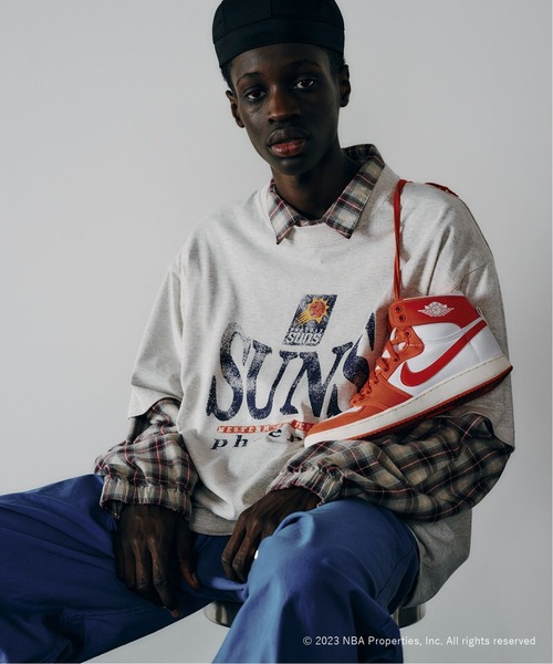 NBA（エヌビーエー）の「追加 Off The Court by NBA / オフ・ザ・コート バイ NBA 別注 プリントTシャツ（Tシャツ/カットソー・メンズ・ホワイト系その他/パープル/ブラック/ブラック系その他/ネイビー/チャコールグレー/オレンジ/ホワイト/アイボリー・MEDIUM/SMALL/LARGE/X-LARGE）」の14枚目の写真