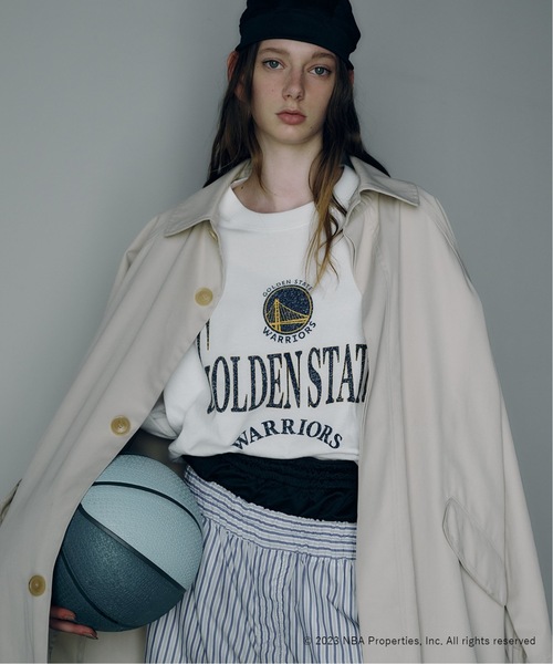 NBA（エヌビーエー）の「追加 Off The Court by NBA / オフ・ザ・コート バイ NBA 別注 プリントTシャツ（Tシャツ/カットソー・メンズ・ホワイト系その他/パープル/ブラック/ブラック系その他/ネイビー/チャコールグレー/オレンジ/ホワイト/アイボリー・MEDIUM/SMALL/LARGE/X-LARGE）」の15枚目の写真