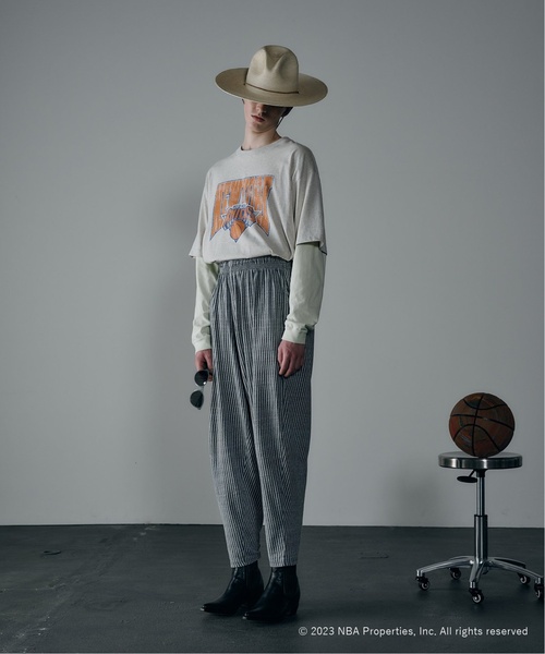 NBA（エヌビーエー）の「追加 Off The Court by NBA / オフ・ザ・コート バイ NBA 別注 プリントTシャツ（Tシャツ/カットソー・メンズ・ホワイト系その他/パープル/ブラック/ブラック系その他/ネイビー/チャコールグレー/オレンジ/ホワイト/アイボリー・MEDIUM/SMALL/LARGE/X-LARGE）」の17枚目の写真