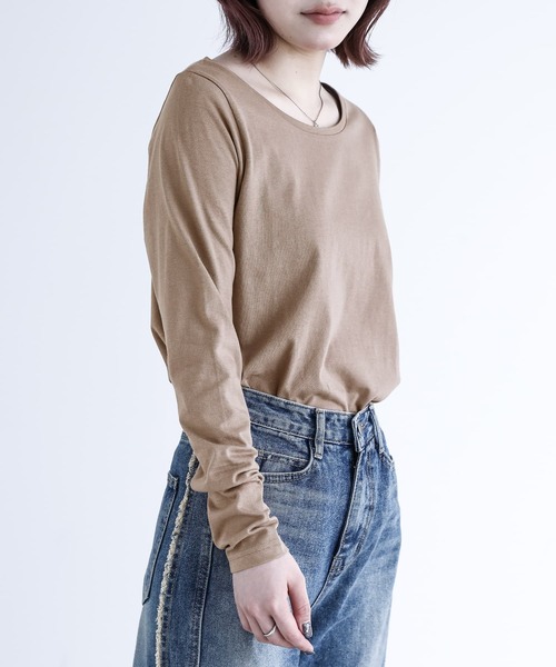 n'OrLABEL(ノアールレーベル)の「『シンプルクルーネックロンT』(Tシャツ/カットソー・レディース・ホワイト/グレイッシュベージュ/ラベンダー/グレイッシュブルー/ブルーグリーン/モカ/ダークグレー/ブラック・M/L/LL)」の4枚目の写真