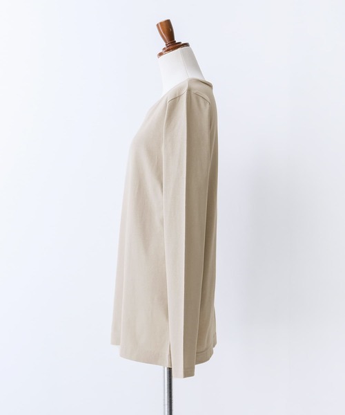 n'OrLABEL(ノアールレーベル)の「『シンプルクルーネックロンT』(Tシャツ/カットソー・レディース・ホワイト/グレイッシュベージュ/ラベンダー/グレイッシュブルー/ブルーグリーン/モカ/ダークグレー/ブラック・M/L/LL)」の11枚目の写真