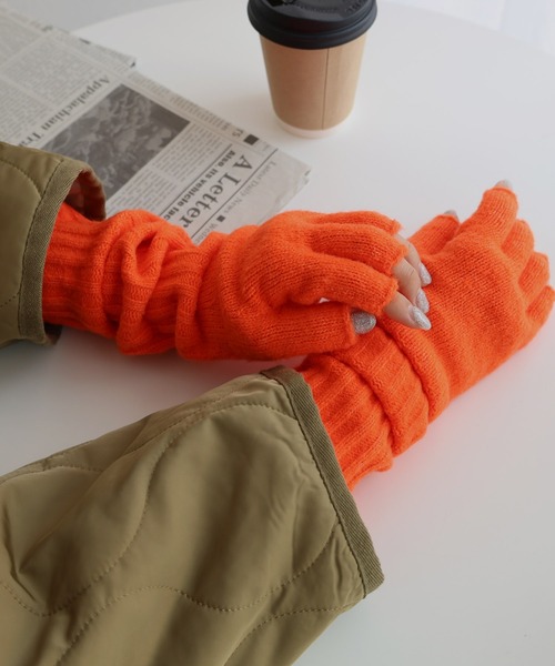 andme（アンドミー）の「リブニット指開きアームウォーマー（アームカバー・レディース・ライトブルー/グリーン系/オレンジ/ブラウン/ブラック/オフホワイト・FREE）」の6枚目の写真