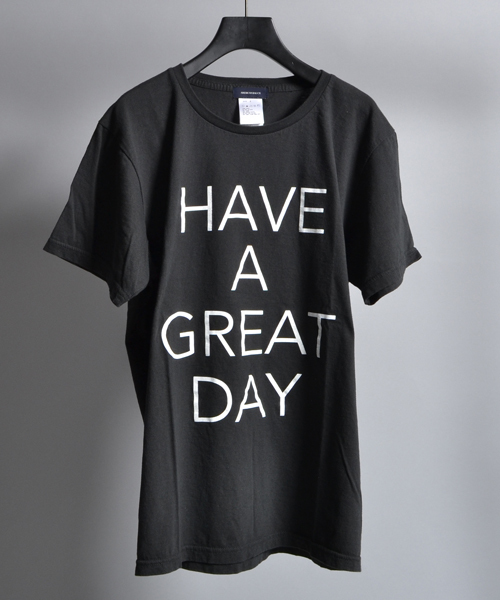 AMERICAN RAG CIE(アメリカンラグシー)の「AMERICANRAGCIE プリントTシャツ【HAVE A GREAT DAY】(Tシャツ/カットソー・メンズ・ホワイト/ブラック/チャコールグレー・2/1/3)」の1枚目の写真