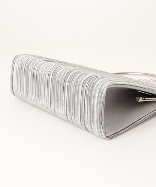 Cupid Heart（キューピッドハート）の「【Cupid Heart】結婚式用！金具ハンドルサテンプリーツバッグ（クラッチバッグ・レディース・ブラック/シルバー/ベージュ・MEDIUM）」の19枚目の写真