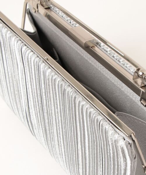 Cupid Heart（キューピッドハート）の「【Cupid Heart】結婚式用！金具ハンドルサテンプリーツバッグ（クラッチバッグ・レディース・ブラック/シルバー/ベージュ・MEDIUM）」の20枚目の写真