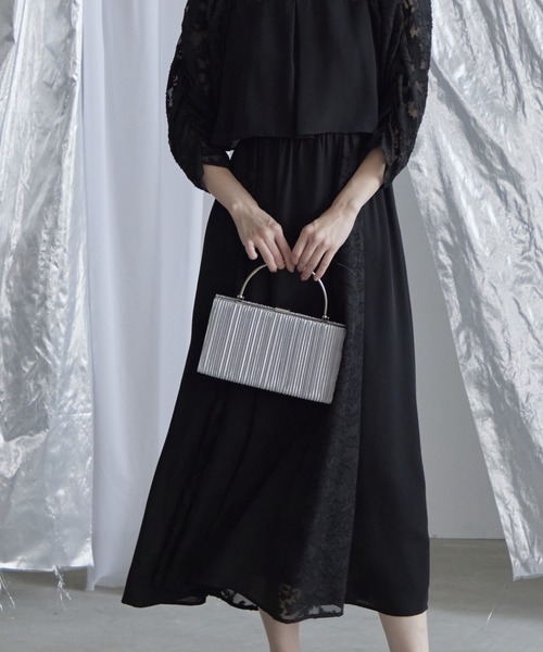 Cupid Heart（キューピッドハート）の「【Cupid Heart】結婚式用！金具ハンドルサテンプリーツバッグ（クラッチバッグ・レディース・ブラック/シルバー/ベージュ・MEDIUM）」の4枚目の写真