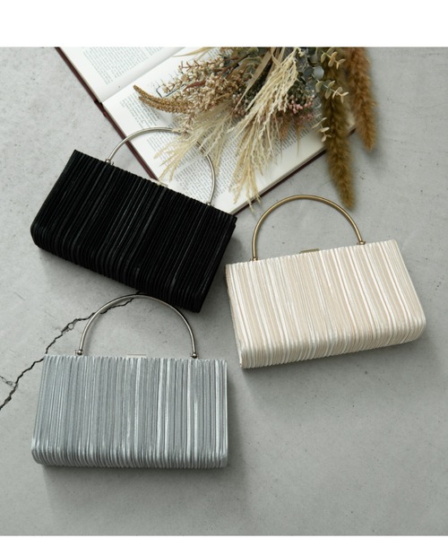 Cupid Heart（キューピッドハート）の「【Cupid Heart】結婚式用！金具ハンドルサテンプリーツバッグ（クラッチバッグ・レディース・ブラック/シルバー/ベージュ・MEDIUM）」の5枚目の写真