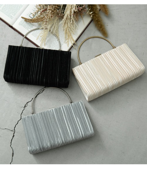 Cupid Heart（キューピッドハート）の「【Cupid Heart】結婚式用！金具ハンドルサテンプリーツバッグ（クラッチバッグ・レディース・ブラック/シルバー/ベージュ・MEDIUM）」の13枚目の写真