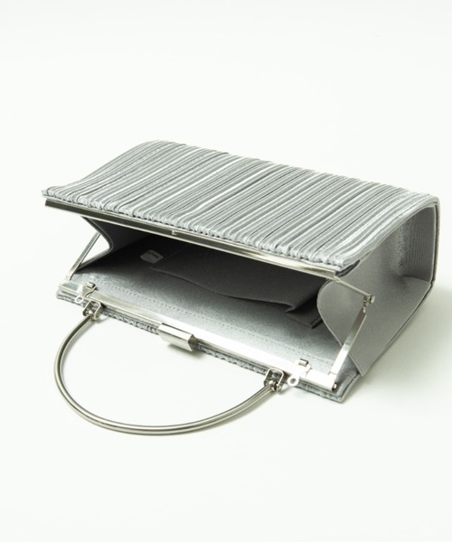 Cupid Heart（キューピッドハート）の「【Cupid Heart】結婚式用！金具ハンドルサテンプリーツバッグ（クラッチバッグ・レディース・ブラック/シルバー/ベージュ・MEDIUM）」の17枚目の写真