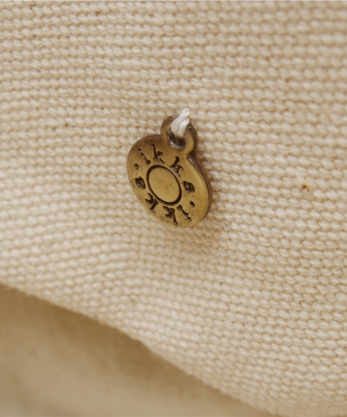 ikka（イッカ）の「メタルチェーンミニトートバッグ（トートバッグ・レディース・オフホワイト/グレー/ブラック・FREE）」の9枚目の写真