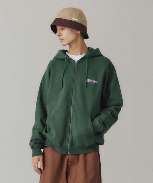 XLARGE グリーン フード付きパーカー STANDARD LOGO ZIP HOODED SWEATSHIRT（パーカー）｜XLARGE