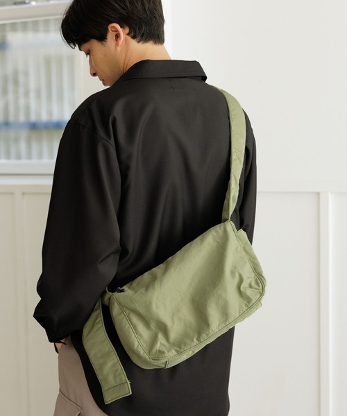 LAKOLE（ラコレ）の「プラバックルショルダーBAG / 995903（ショルダーバッグ・メンズ・ブラック/ベージュ/オフホワイト/グリーン・FREE）」の4枚目の写真