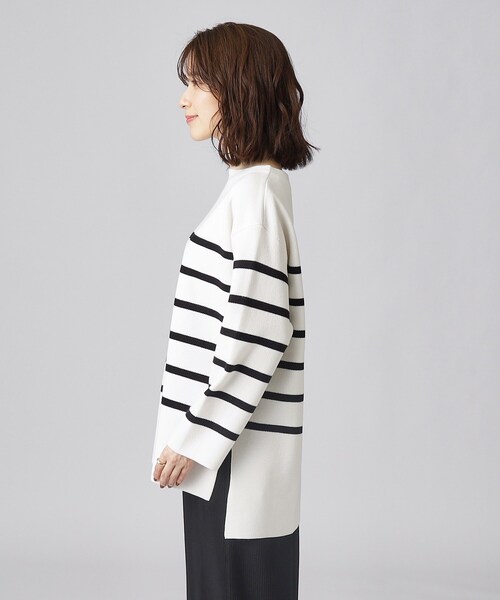 SHOO・LA・RUE（シューラルー）の「◆【洗える】スリット入り 前後差 ボックスシルエット ニット（ニット/セーター・レディース・オレンジ系/グリーン系3/アイボリー系2/ブルー系その他4/ブルー/オフホワイト・00）」の13枚目の写真