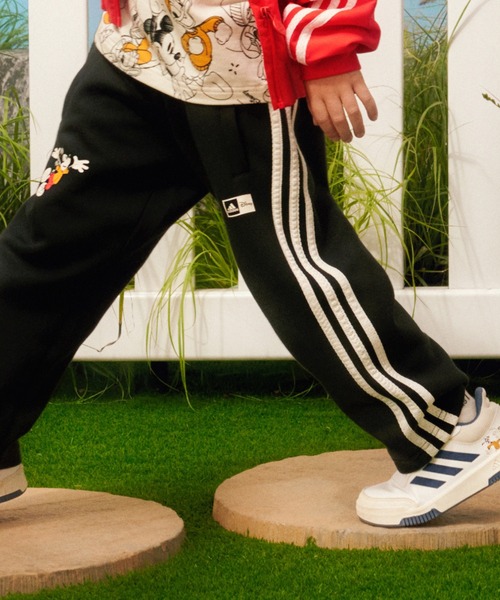 adidas（アディダス）の「adidas × Disney ミッキーマウスパンツ / アディダス adidas（その他パンツ・キッズ・ブラック×ホワイト・130/90/140/100/120/110）」の2枚目の写真