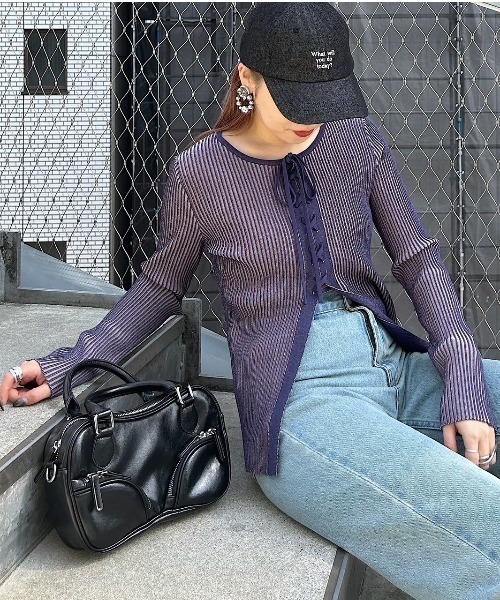 PAGEBOY（ページボーイ）の「レースアップバイカラーリブニット（ニット/セーター・レディース・オフホワイト/ブラック/ネイビー/オレンジ系その他・FREE）」の4枚目の写真