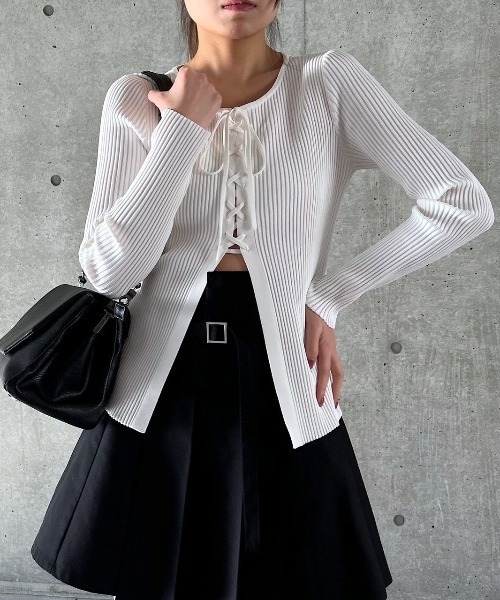 PAGEBOY（ページボーイ）の「レースアップバイカラーリブニット（ニット/セーター・レディース・オフホワイト/ブラック/ネイビー/オレンジ系その他・FREE）」の2枚目の写真