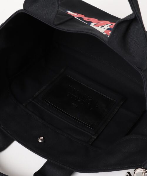 Vivienne Westwood(ヴィヴィアンウエストウッド)の「キャンバストートRED LABEL ORBオーブパッチ×ロゴPT(ショルダーバッグ・レディース・ブラック/キナリ/ピンク・FREE)」の6枚目の写真