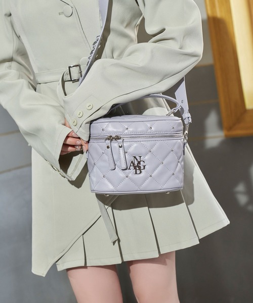 ANDGEEBEE（アンジービー）の「キルティングバニティーポーチバッグ（ショルダーバッグ・レディース・アイボリー/ブラック/パープル・FREE）」の15枚目の写真