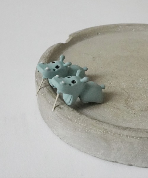 Port（ポート）の「がぶがぶ アニマル ピアス（ピアス（両耳用）・レディース・グレー/ピンク/オレンジ/ブルー/グリーン/グレー系その他・FREE）」の2枚目の写真