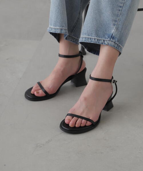 FREE'S MART(フリーズマート)の「◆ナローサンダル(サンダル・レディース・ブラック/ホワイト・SMALL/MEDIUM)」の7枚目の写真
