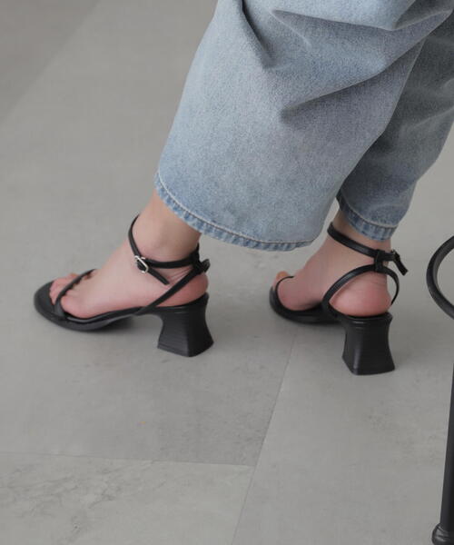 FREE'S MART(フリーズマート)の「◆ナローサンダル(サンダル・レディース・ブラック/ホワイト・SMALL/MEDIUM)」の8枚目の写真