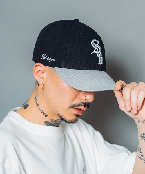 Subciety（サブサエティ）の「SNAP BACK CAP-CROWD-（キャップ・メンズ・ネイビー/ブラック・FREE）」の2枚目の写真