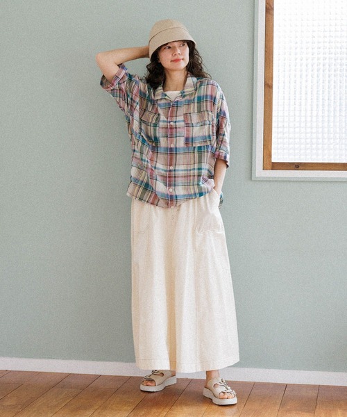 niko and...(ニコアンド)の「リネン混サッカーチェックシャツ(シャツ/ブラウス・レディース・ブルー/アイボリー/イエロー/ネイビー/ピンク・MEDIUM/LARGE)」の7枚目の写真