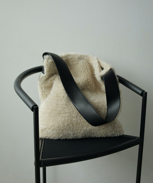 anuke(アンヌーク)の「Boa Tote Bag(トートバッグ・レディース・アイボリー/ブラック・FREE)」の10枚目の写真