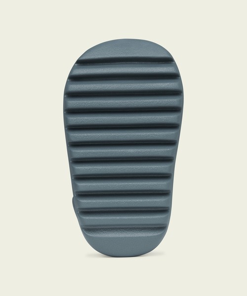 adidas(アディダス)の「YZY SLIDE INFANTS(サンダル・キッズ・ブルー/グレー/ダークグレー・12cm/14.0cm/13.0cm)」の5枚目の写真