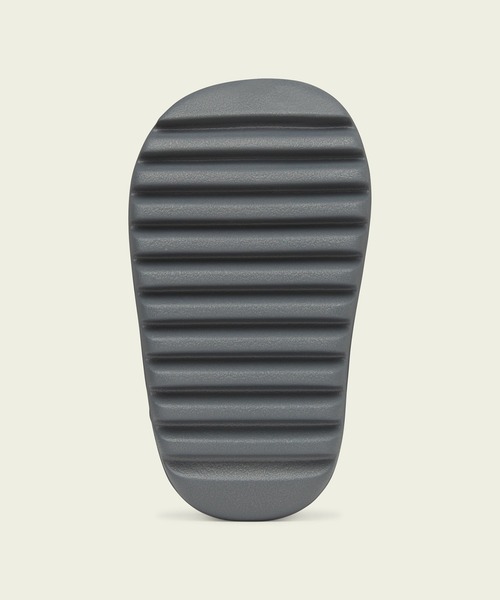 adidas(アディダス)の「YZY SLIDE INFANTS(サンダル・キッズ・ブルー/グレー/ダークグレー・12cm/14.0cm/13.0cm)」の11枚目の写真