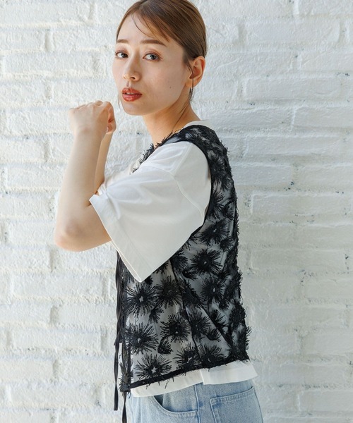 LAKOLE（ラコレ）の「スパンコールリボンベスト / 129261（ベスト・レディース・オフホワイト/ブラック・FREE）」の12枚目の写真