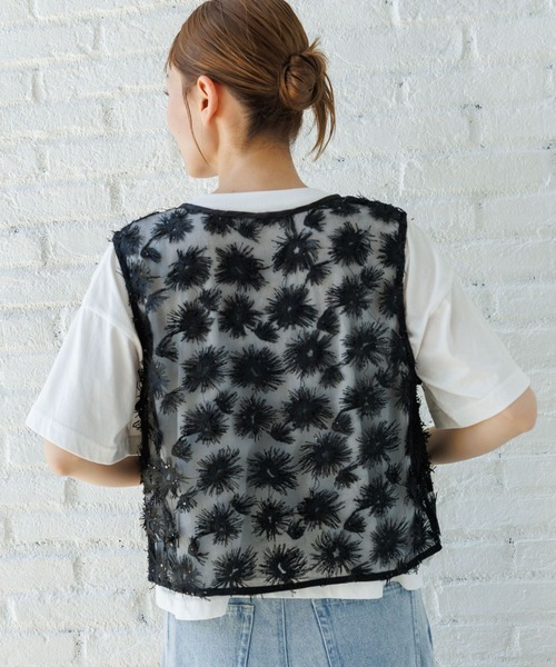 LAKOLE（ラコレ）の「スパンコールリボンベスト / 129261（ベスト・レディース・オフホワイト/ブラック・FREE）」の13枚目の写真