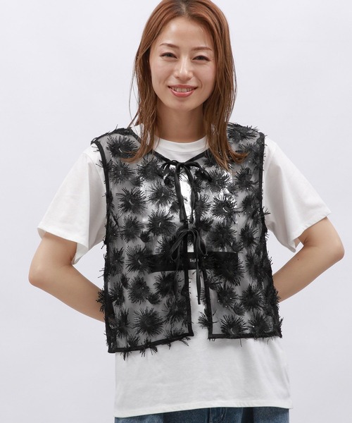 LAKOLE（ラコレ）の「スパンコールリボンベスト / 129261（ベスト・レディース・オフホワイト/ブラック・FREE）」の22枚目の写真