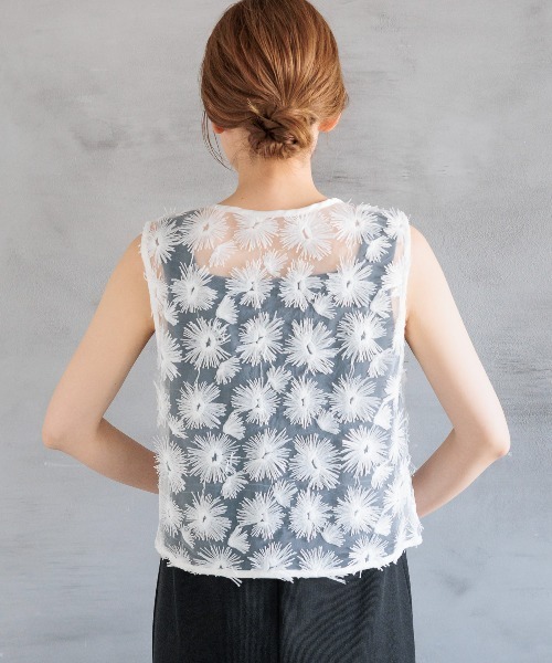 LAKOLE（ラコレ）の「スパンコールリボンベスト / 129261（ベスト・レディース・オフホワイト/ブラック・FREE）」の6枚目の写真