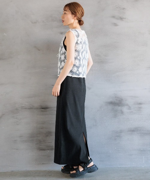 LAKOLE（ラコレ）の「スパンコールリボンベスト / 129261（ベスト・レディース・オフホワイト/ブラック・FREE）」の4枚目の写真